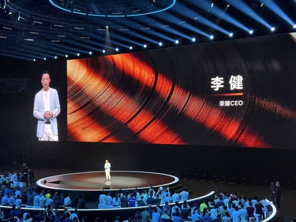 易云达 荣耀正式启动IPO，新CEO李健的下一个任务：估值